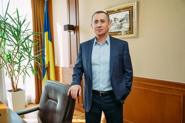 Може, президенту Зеленському варто поставити таке запитання своєму прем'єру?
