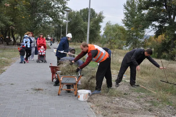 Суботник на Ломівському — фото 1