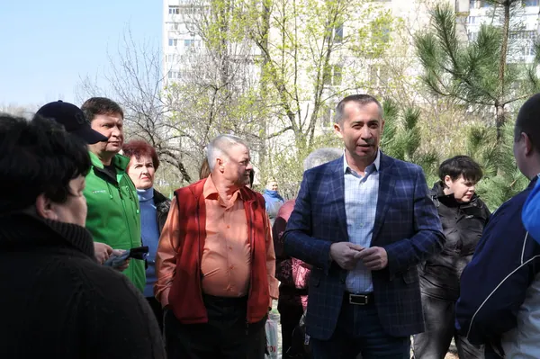 Суботник на вул. М. Малиновського, 34 у рамках конкурсу "Кращий двір" — фото 7