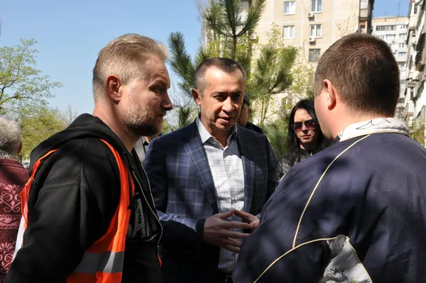 Суботник на вул. М. Малиновського, 34 у рамках конкурсу "Кращий двір" — фото 12