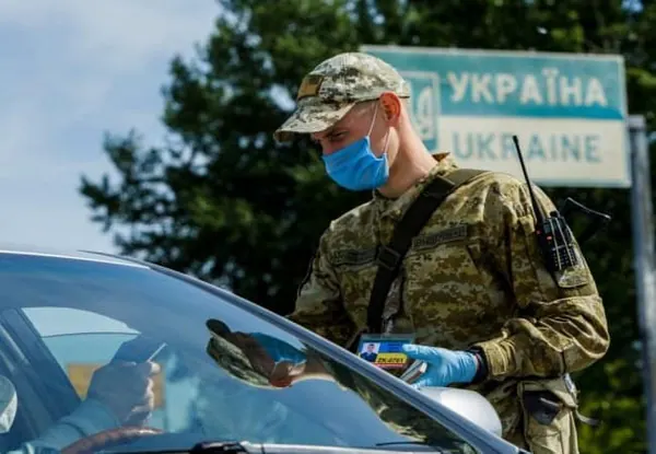 За 50 тисяч доларів ніхто з країни не втече. Як врятувати економіку під час війни