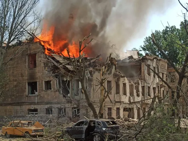 Сьогодні в Дніпрі вночі ракети летіли в житлові будинки