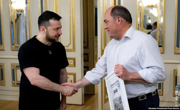 У бік Президента лунає багато критики