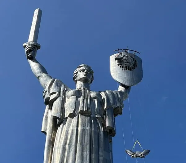 Про тризуб, сталь і чиновників без клепки в голові!