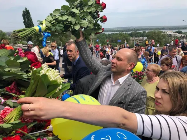 9 травня. Покладання квітів до пам'ятника Слави — фото 3