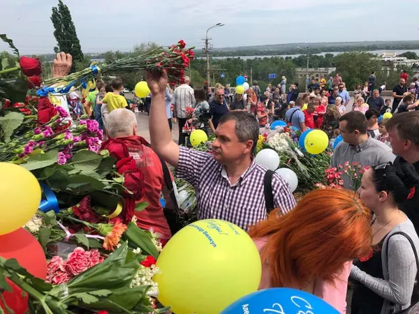 9 травня. Покладання квітів до пам'ятника Слави — фото 6