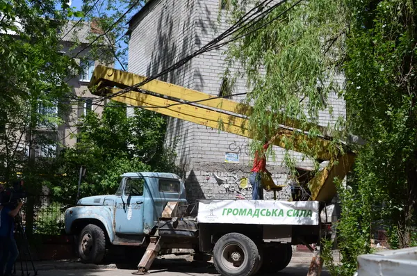 Ліквідація аварійних дерев. Вул. Бердянська, 1 — фото 6