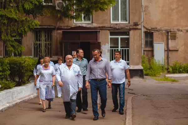 Ліквідація аварійних дерев на території 2-ї міської лікарні — фото 6