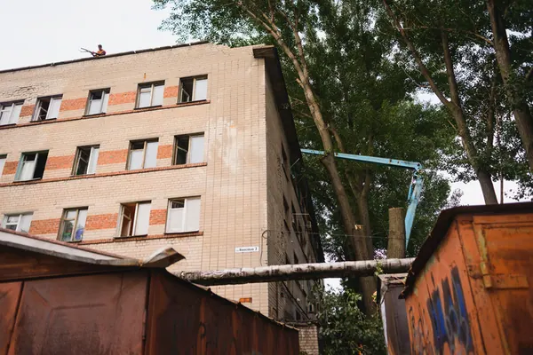 Жителям гуртожитку на Новосільній більше не загрожує комунальна катастрофа — фото 12