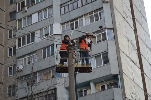 Вуличне освітлення на вулиці Малиновського відновлено — фото 1