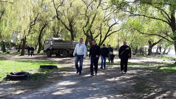 Масштабний суботник на набережній "Сонячного" — фото 2