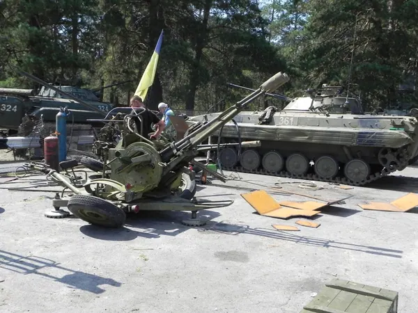 Допомога 93 механізованій бригаді у посиленні броні військової техніки 22.08.2014 — фото 6