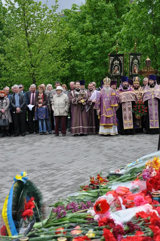 Покладання квітів до пам'ятника «Чорнобильський дзвін» — фото 5