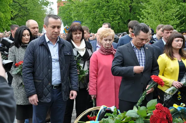 Покладання квітів до пам'ятника «Чорнобильський дзвін» — фото 10