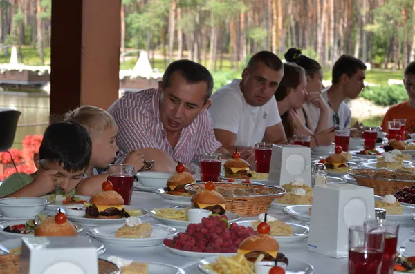 Діти з дитячих будинків «Мій дім» та «Добре вдома» на відпочинку у заміському комплексі — фото 62