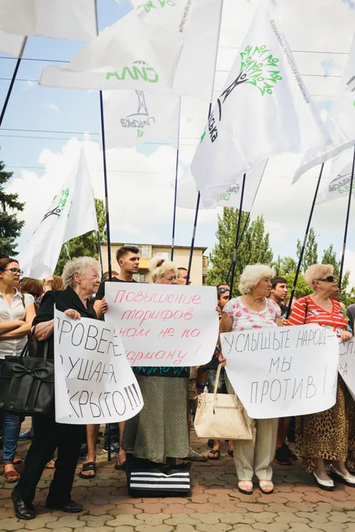 Акції протесту "Громадської сили" та мешканців міста проти підвищення тарифів на вивіз сміття — фото 15