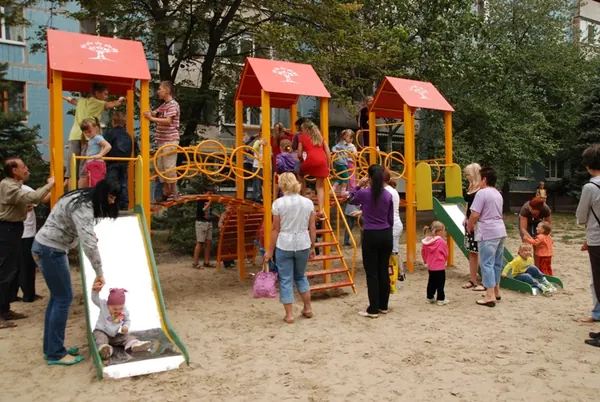 Благоустрій дитячого майданчика 2010 — фото 1