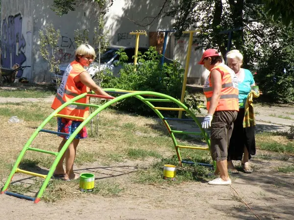 Благоустрій дитячого майданчика 2010 — фото 8