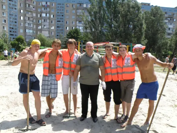 Благоустрій дитячого майданчика 2010 — фото 11