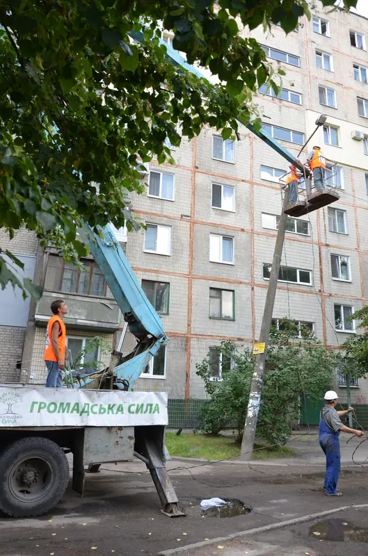 Ремонт мереж зовнішнього освітлення. Жилмасив "Перемога-4" — фото 1