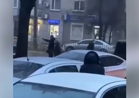 Перестрілка в Дніпрі на Титова, біля школи, у присутності поліцейських.